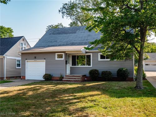 16402 Webster Rd, Middleburg Heights, OH, 44130-5462 | Card Image