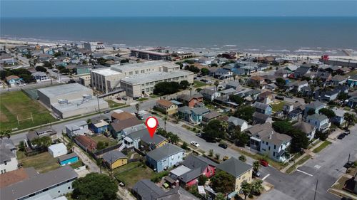 1614 Avenue N, Galveston, TX, 77550-8130 | Card Image