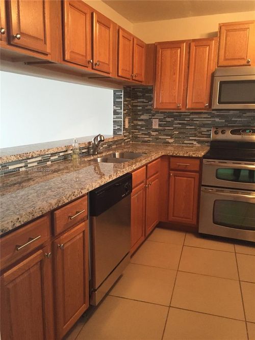 apt-206-10288 Nw 9th Street Cir, Miami, FL, 33172-3217 | Card Image