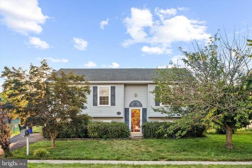 841 Briar Ct, FREDERICK, MD, 21701-9120 | Card Image
