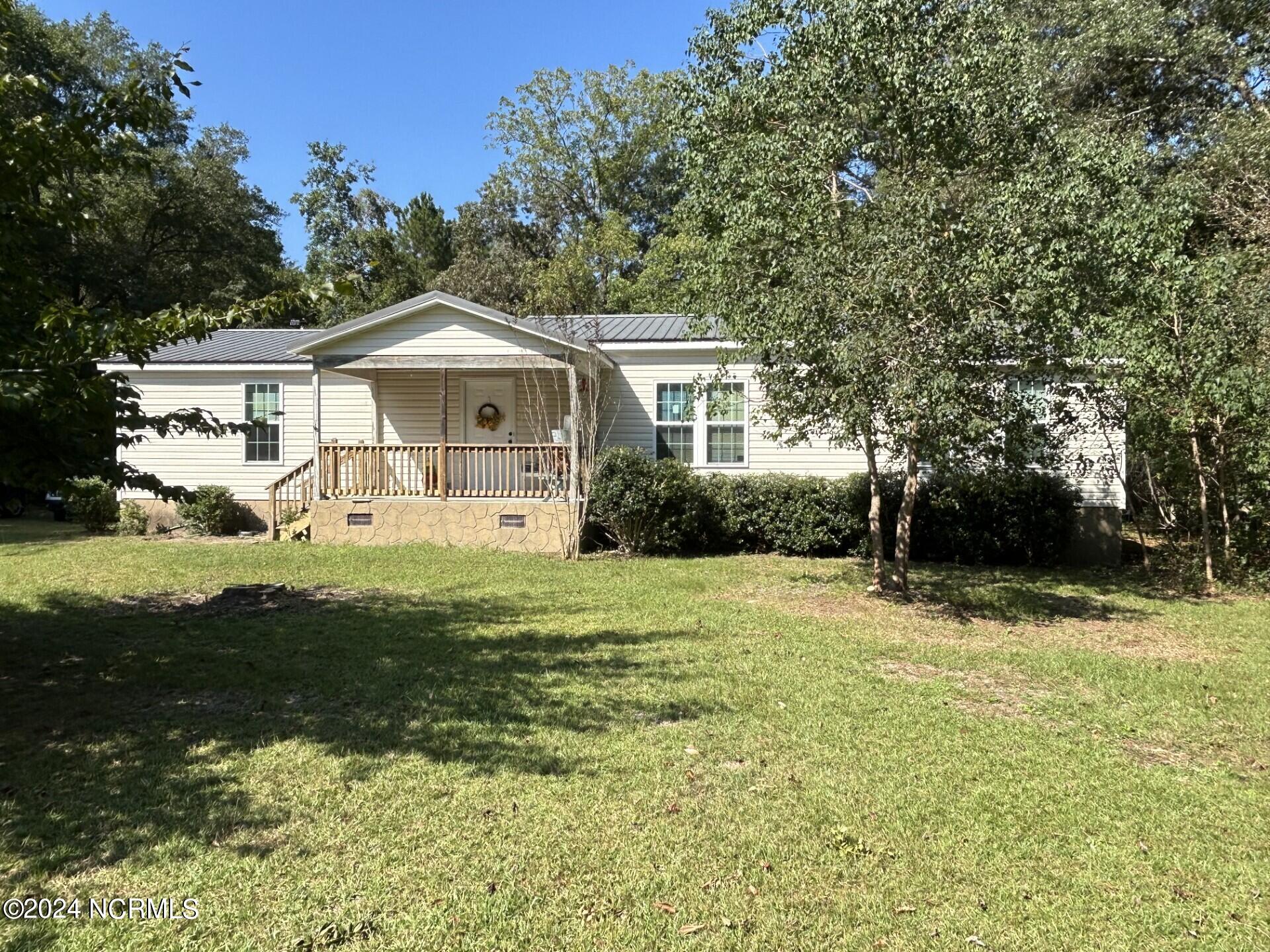 Copperhead Ln, Burgaw, NC 28425