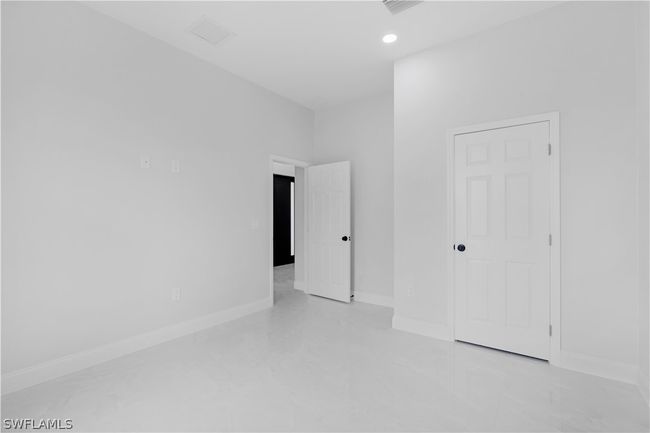 View of empty room | Image 23