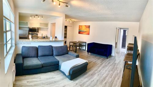 apt-4r-734 Meridian Ave, Miami Beach, FL, 33139-6158 | Card Image