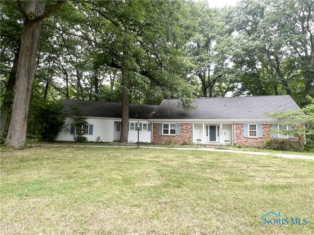 Beverly Hills Dr, Toledo, OH 43614