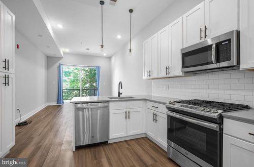 2-910 N 17th St, PHILADELPHIA, PA, 19130-1501 | Card Image