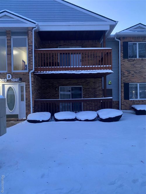 82-1309 Shoemaker Dr, Westland, MI, 48185-7700 | Card Image