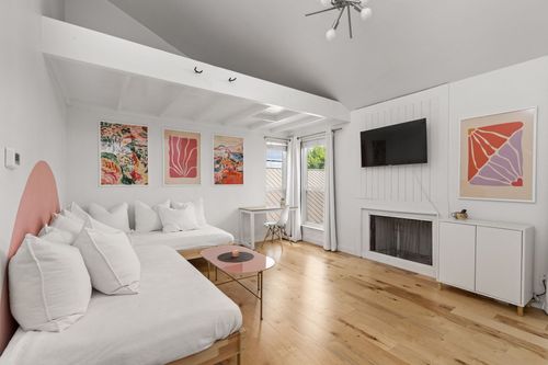 apt-208-1000 W 26th St, Austin, TX, 78705-4333 | Card Image