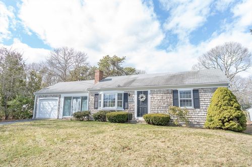 28 Swift Brook Rd, South Yarmouth, MA, 02664-4040 | Card Image