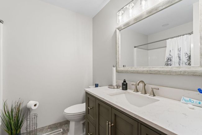 Upper Full Bath | Image 11