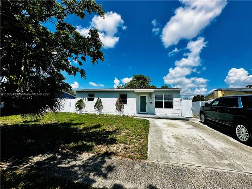 800 N 69th Ave, Hollywood, FL, 33024-7424 | Card Image