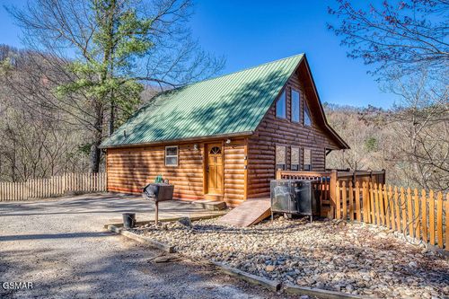 2810 Teaberry Hill Way, Sevierville, TN, 37862-8170 | Card Image