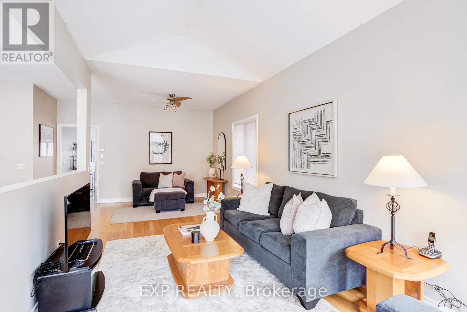 Residential in Caledon (Bolton East) 5