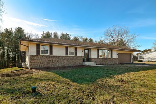 8567 E Valley View Dr, STILLMAN VALLEY, IL, 61084-9707 | Card Image