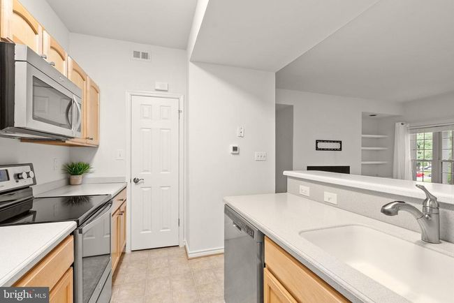 APT-1103 - 12160 Penderview Ter, Condo with 2 bedrooms, 1 bathrooms and null parking in FAIRFAX VA | Image 10