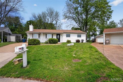 25 Jane Ct, Maryland Heights, MO, 63043-1232 | Card Image