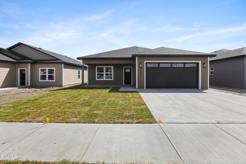 3405 35th St W, Williston, ND, 58801 | Card Image