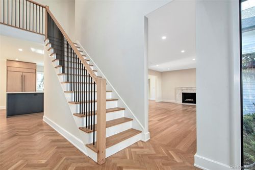 2 Myrtledale Rd, Scarsdale, NY, 10583-7308 | Card Image