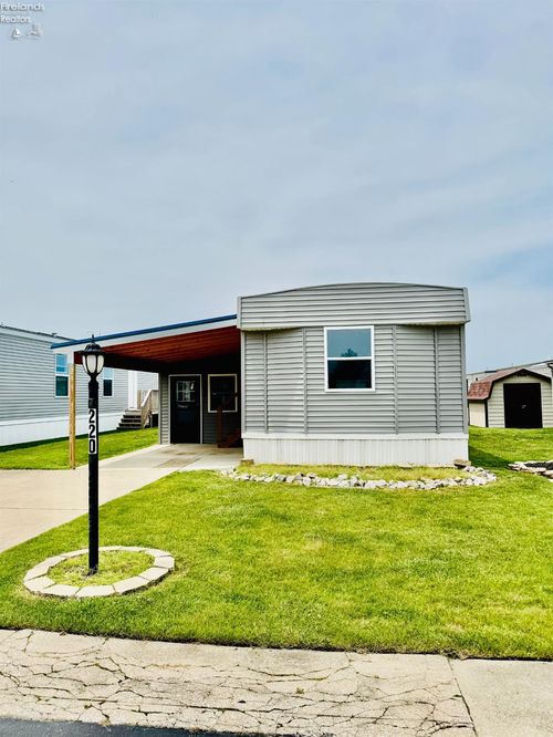 220 Rathbun Dr, Marblehead, OH, 43440-9790 | Card Image