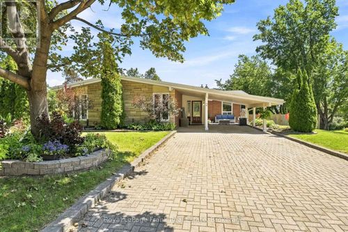 2 Crestwood Ave, Peterborough, ON, K9J1M8 | Card Image