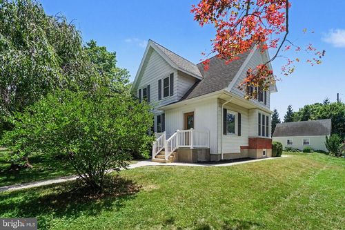 252 E Areba Ave, HERSHEY, PA, 17033-1301 | Card Image