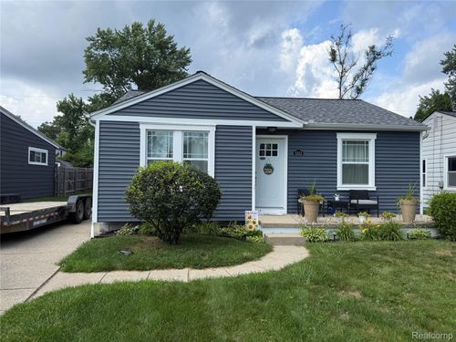 5552 Aylesbury Dr, Waterford, MI, 48327-2701 | Card Image