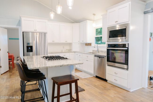 Granite Countertops/Gas Cooktop | Image 32