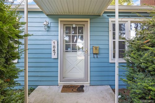 1847 Packard St, Ann Arbor, MI, 48104-4458 | Card Image