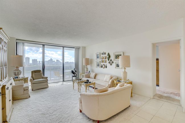 1506 - 3675 N Country Club Dr, Condo with 2 bedrooms, 2 bathrooms and null parking in Aventura FL | Image 12