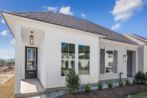 9646 Creekview Dr, Baton Rouge, LA, 70836-6485 | Card Image