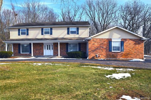 9693 Burning Tree Dr, Grand Blanc, MI, 48439-9547 | Card Image