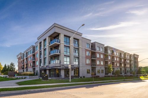 426-1 Redfern Ave, Hamilton, ON, L9C0E6 | Card Image