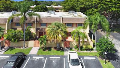 201 - 7175 Nova Dr, Condo with 3 bedrooms, 2 bathrooms and null parking in Davie FL | Image 1