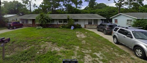 902 N Lake Dr, Fort Pierce, FL, 34982-8413 | Card Image