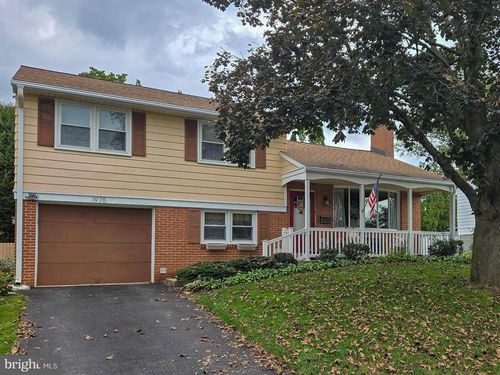 1975 Larch Ave, EAST PETERSBURG, PA, 17520-1305 | Card Image