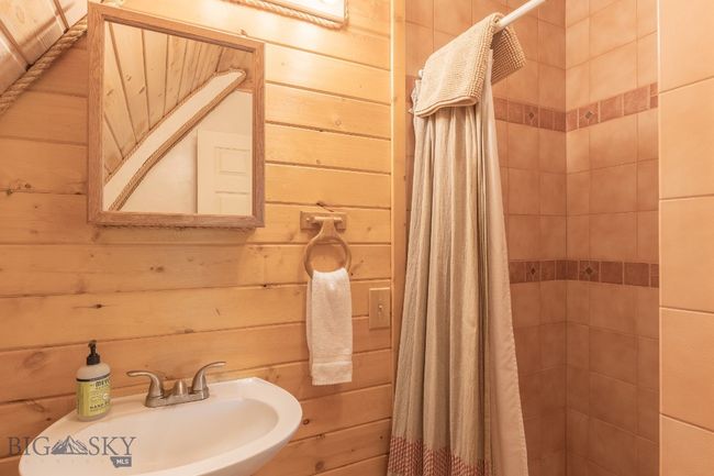 286 Mule Deer Rd, House other with 3 bedrooms, 4 bathrooms and null parking in West Yellowstone MT | Image 40