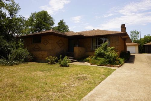 821 N Hampton Rd, Dallas, TX, 75208-3107 | Card Image