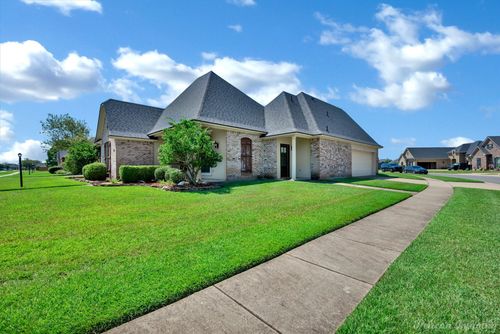 1111 Creole Dr, Bossier City, LA, 71111-8224 | Card Image