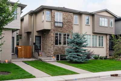 2343 22 Ave Sw, Home with 4 bedrooms, 3 bathrooms and 2 parking in Calgary AB | Image 2