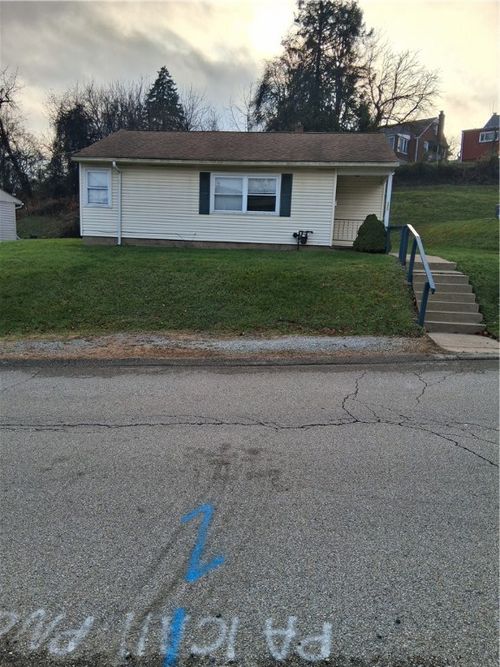 320 Dersam St, Mckeesport, PA, 15133-3530 | Card Image