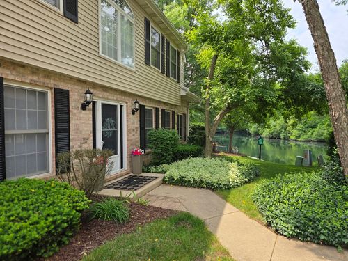 1530 Laurel Oaks Dr, Streamwood, IL, 60107-3315 | Card Image