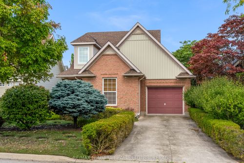 40 Frontier Dr, Niagara on the Lake, ON, L0S1J0 | Card Image