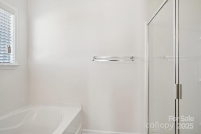 Primary Bathroom | Image 18