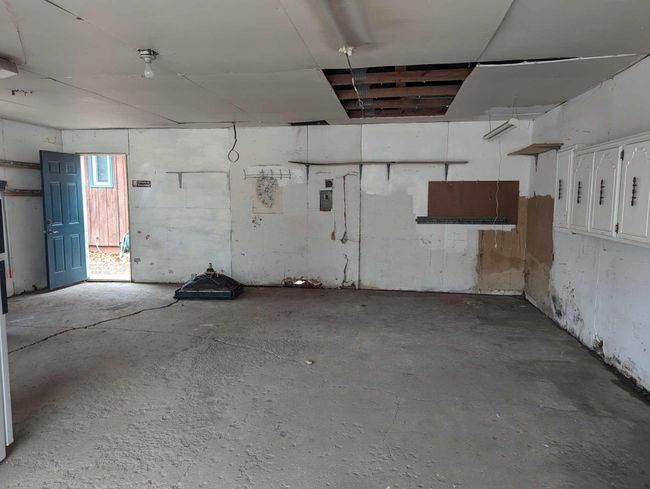 Garage inside | Image 41