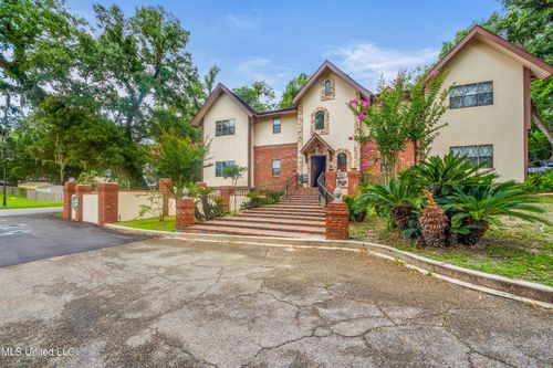 526 N 2nd St, Bay Saint Louis, MS, 39520-4612 | Card Image