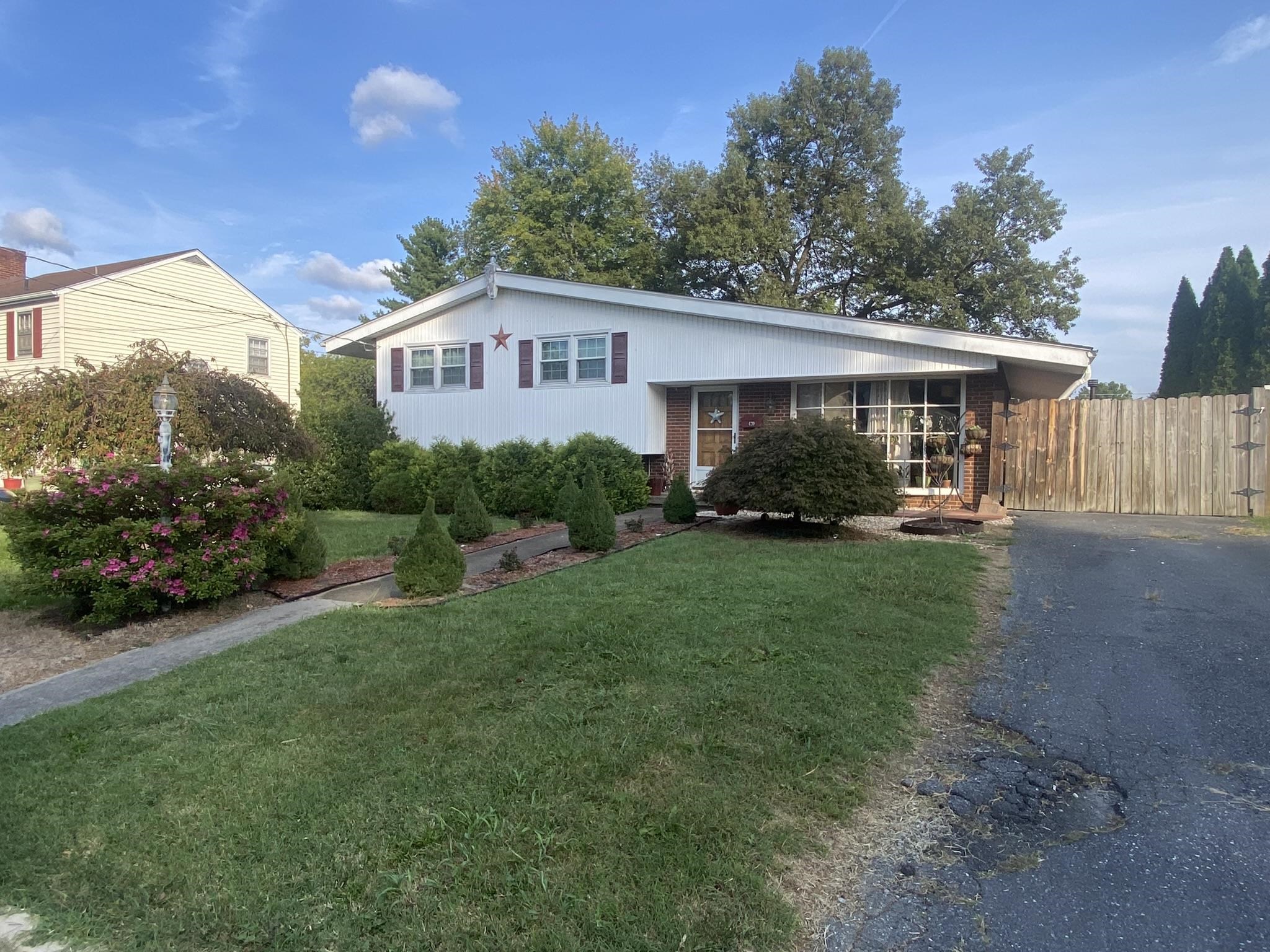 Laurel Ave, Waynesboro, VA 22980