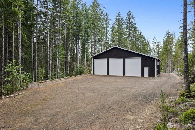 There is ample space for parking and hosting gatherings around the garage/shop area, which is ideal for enjoying lake activities and entertaining guests. | Image 18