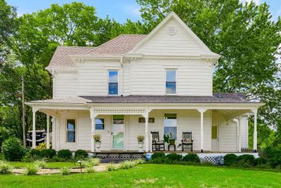 View of front of property featuring a front yard and a porch | Image 2