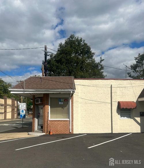 15 Greenbrook Rd, North Plainfield, NJ, 07060-4557 | Card Image