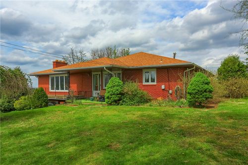 3092 Brodhead Rd, Aliquippa, PA, 15001-1682 | Card Image