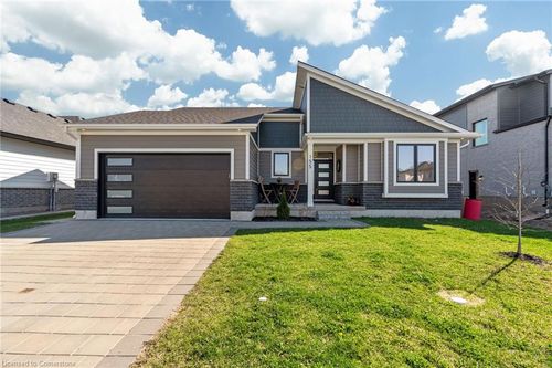 155 Mcleod St, Parkhill, ON, N0M2K0 | Card Image
